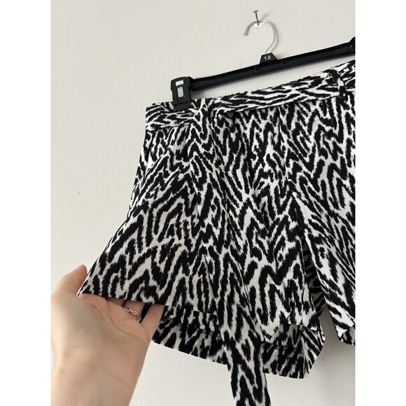 Banana Republic Heritage Animal Print Belted Shorts Size 2 Summer Vacation - Picture 3 of 13